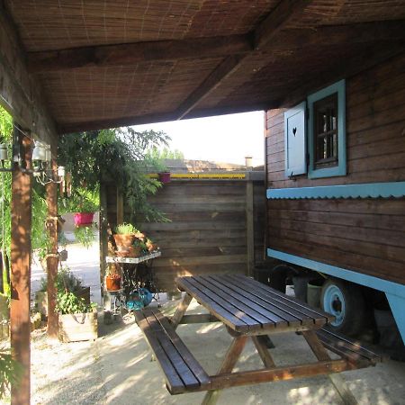 Hotel La Roulotte Des Carpates à Gaillac Extérieur photo